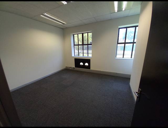 631M² OFFICE TO LET IN BRYANSTON